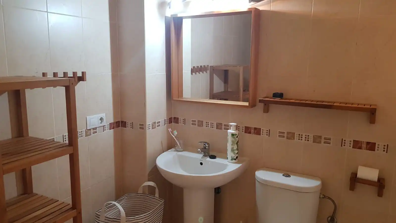 Bathroom of Apartments for rent in Málaga  with Air Conditioner, Furnished and Washing machine