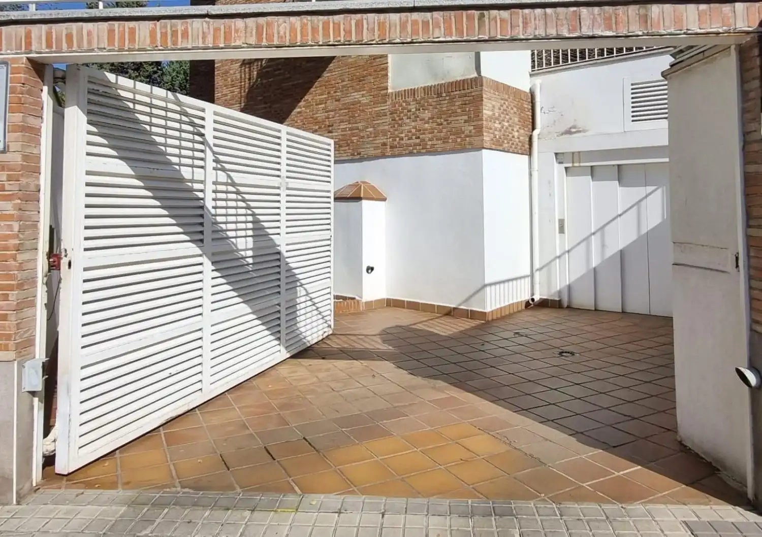 Individual for sale in Calle de Vitruvio, imagen 2