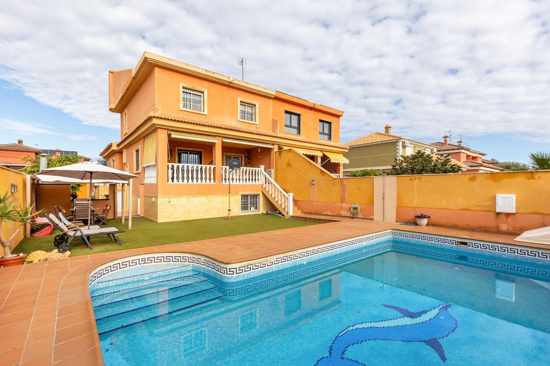 Swimming pool of Single-family semi-detached for sale in Torrevieja  with Air Conditioner, Heating and Private garden