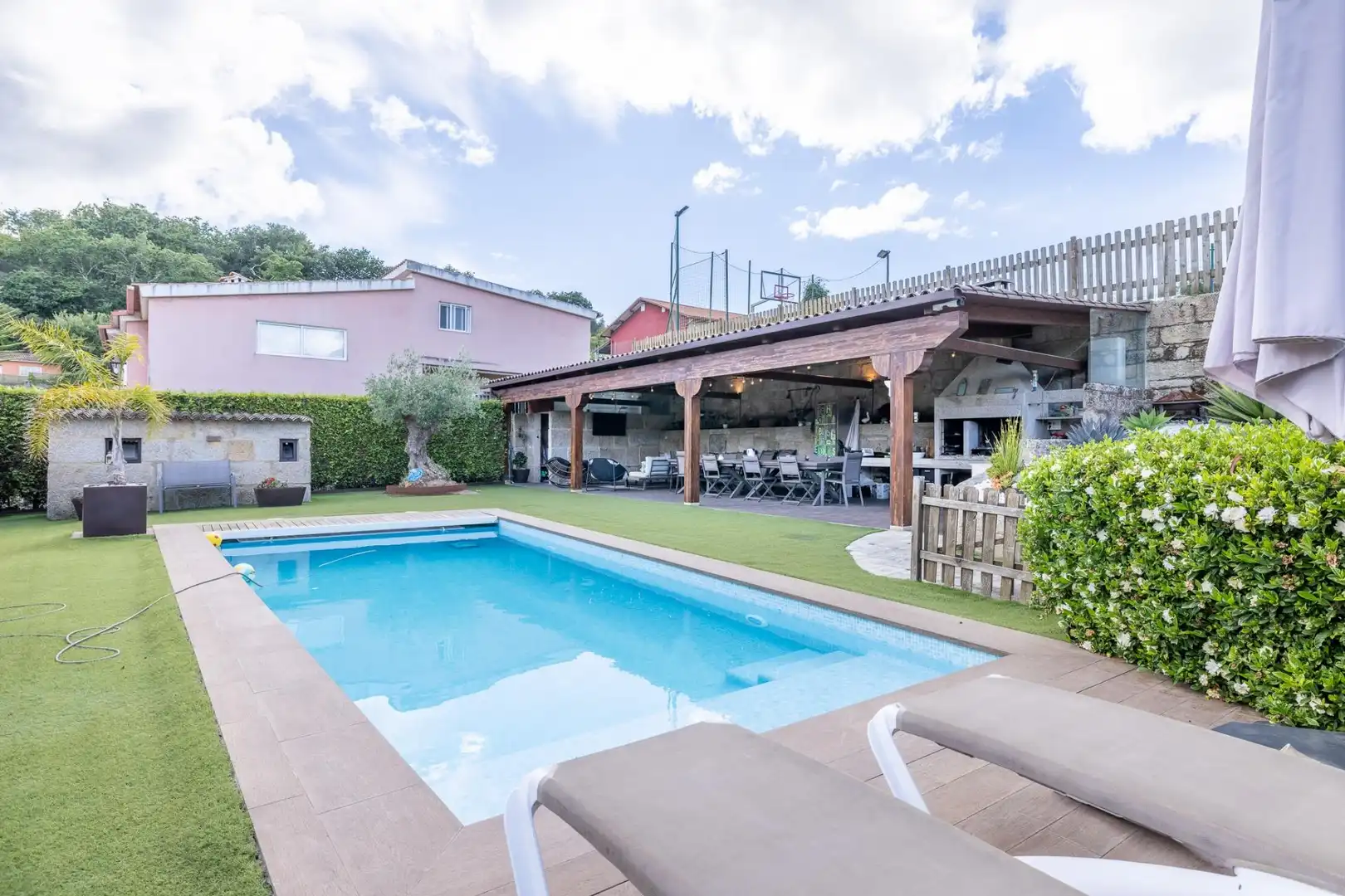 Piscina de Casa o chalet en venta en Vigo  con Calefacción, Jardín privado y Terraza