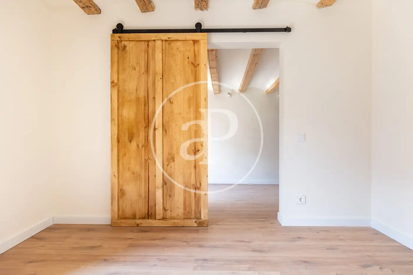 Piso en venta en Barcelona con Calefacción y Balcón