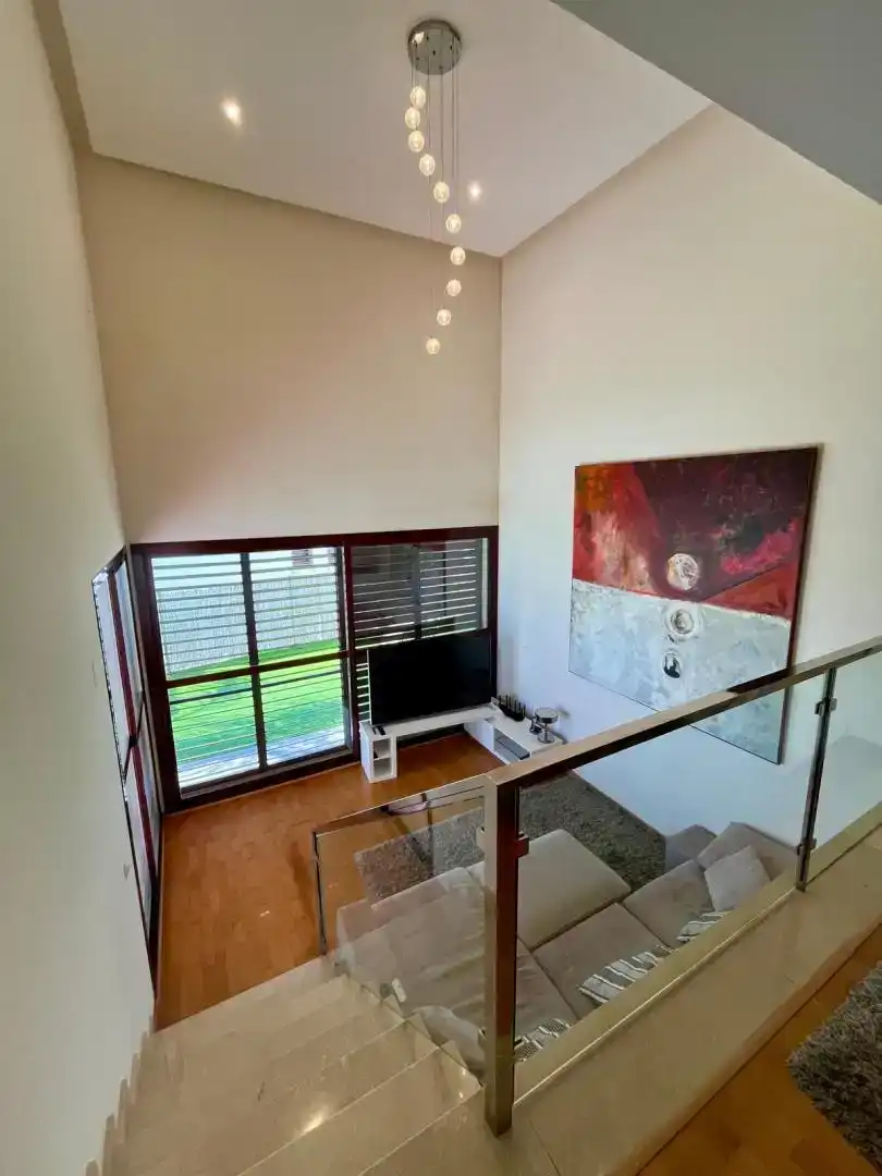 Sala d'estar de Casa o xalet en venda en Montequinto amb Aire condicionat, Piscina i Balcó