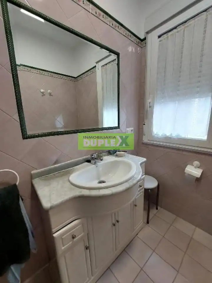 Baño de Casa o chalet en venta en Pontevedra Capital  con Calefacción, Jardín privado y Trastero