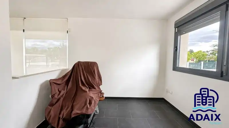 Houses for sale in Layos  with Air Conditioner, Heating and Terrace