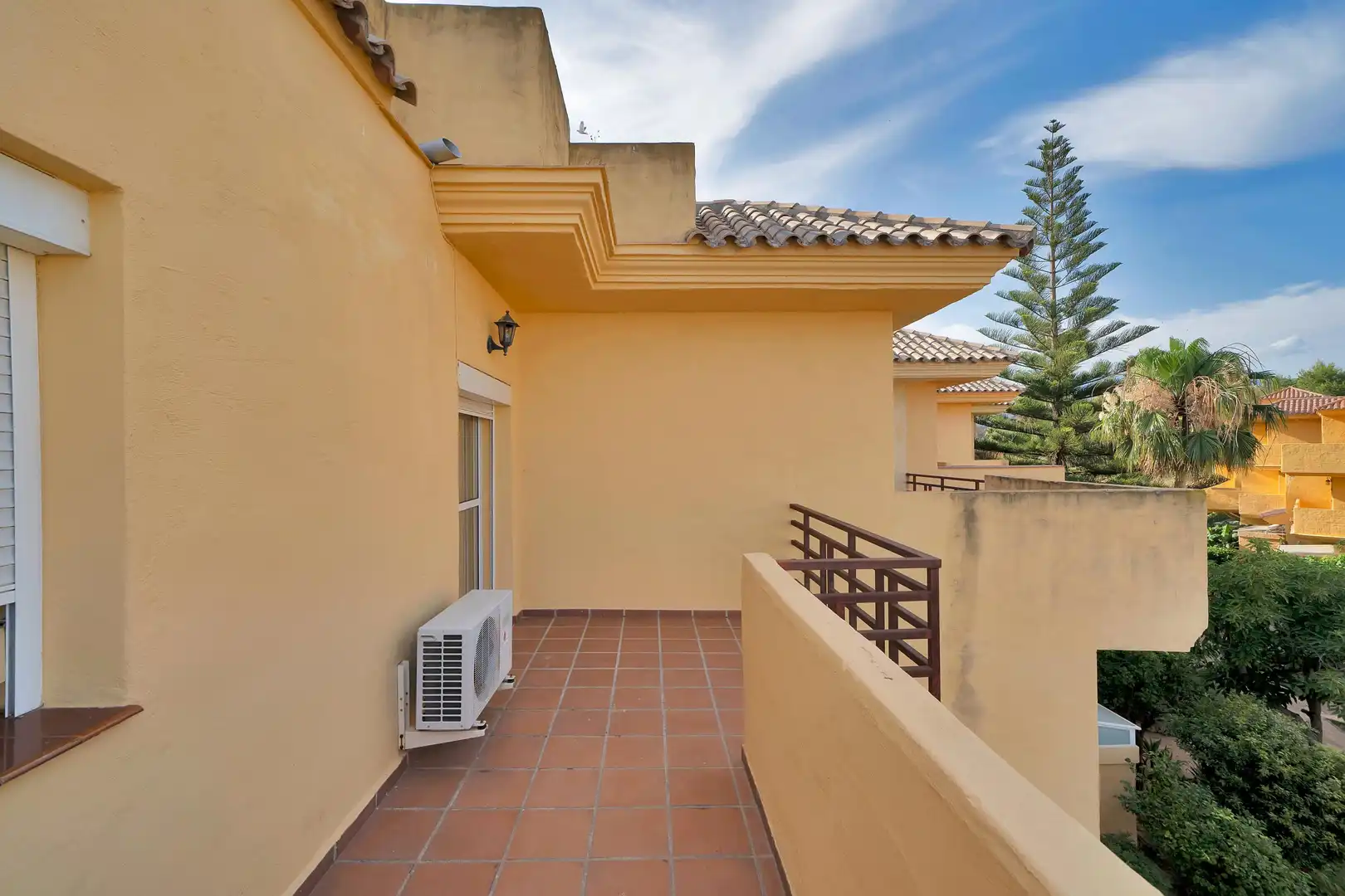 Terrassa de Casa adosada en venda en Estepona amb Aire condicionat, Calefacció i Jardí privat