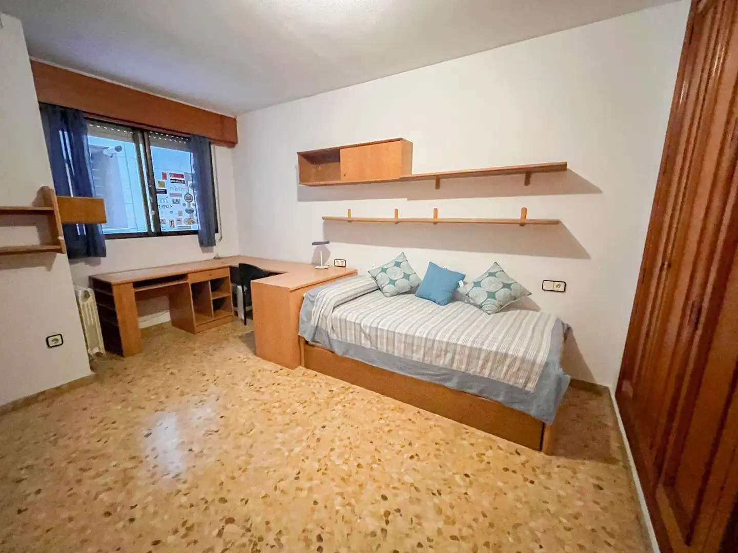 Habitación de Apartamento en venta en Alicante / Alacant con Calefacción y Amueblado