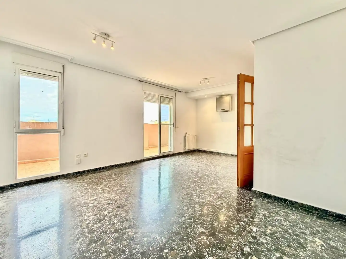 Sala d'estar de Àtic de lloguer en Valencia amb Aire condicionat, Calefacció i Terrassa