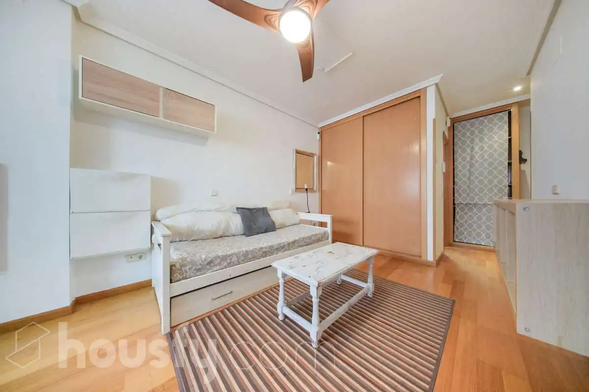 Bedroom of Study for sale in Madrid  with Air Conditioner, Storage room and Furnished