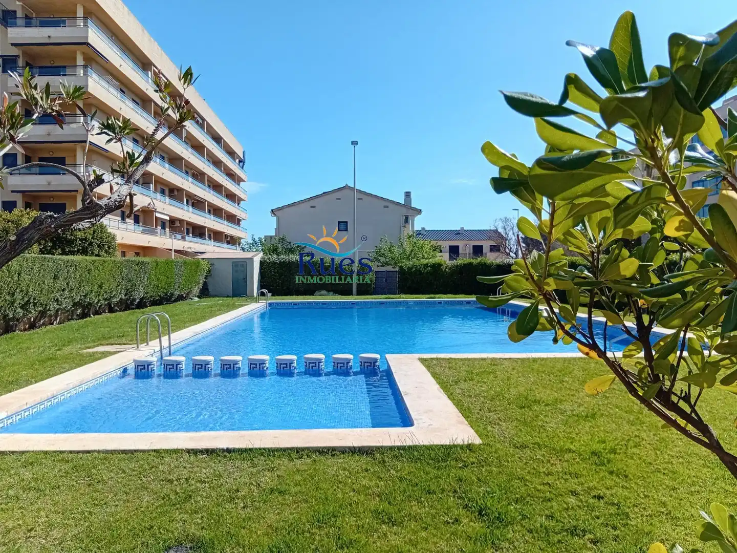 Schwimmbecken von Einfamilien-Reihenhaus zum Verkauf in Torreblanca mit Terrasse, Balkon und Gemeinschaftspool