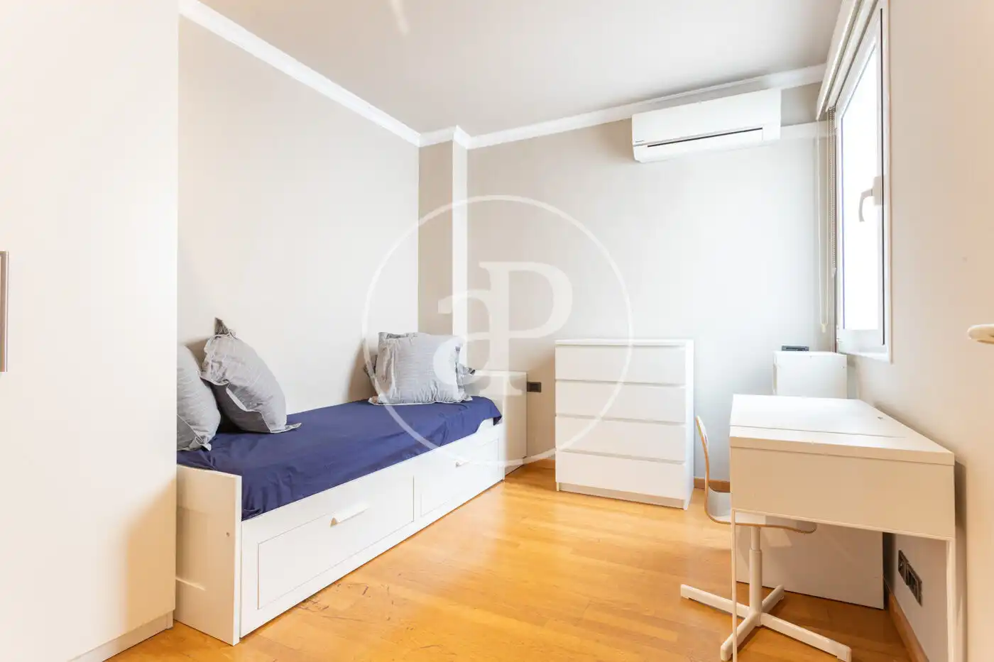 Bedroom of Flat for rent in Barcelona  with Air Conditioner, Heating and Terrace