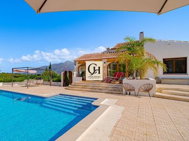 Villa con piscina in vendita a Calle Benito Perez Galdos