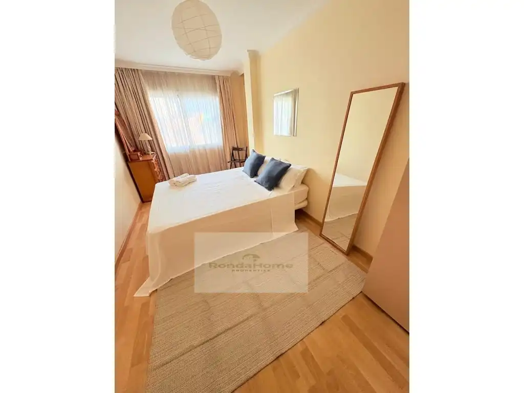 Bedroom of Flat for rent in Benalmádena