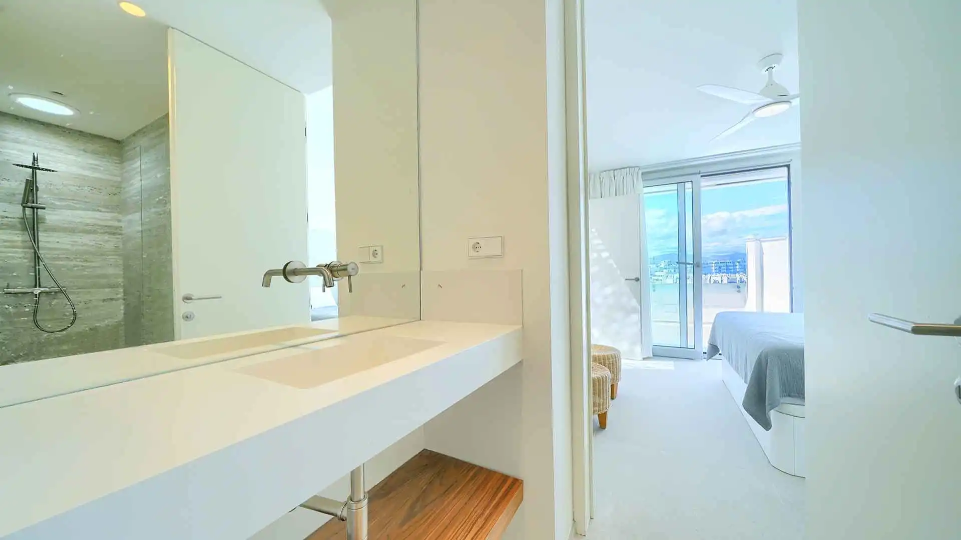 Bathroom of Attic for sale in Marbella  with Air Conditioner, Terrace and Storage room