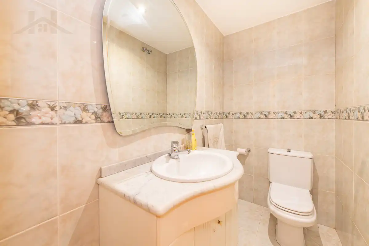 Bathroom of Houses for sale in Colmenar Viejo  with Air Conditioner, Terrace and Storage room