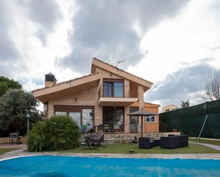 Vista exterior de Casa o xalet en venda en Chinchón amb Aire condicionat, Calefacció i Jardí privat