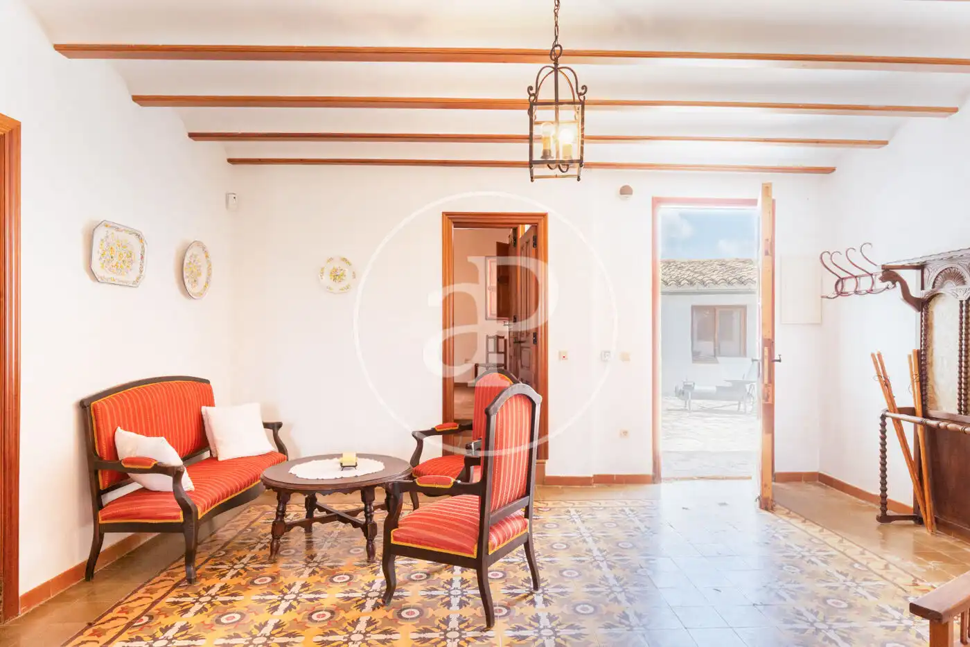 Sala d'estar de Finca rústica en venda en Requena amb Aire condicionat, Calefacció i Jardí privat