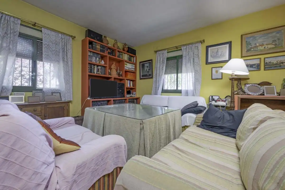 Sala d'estar de Casa o xalet en venda en Bollullos de la Mitación amb Aire condicionat, Calefacció i Jardí privat