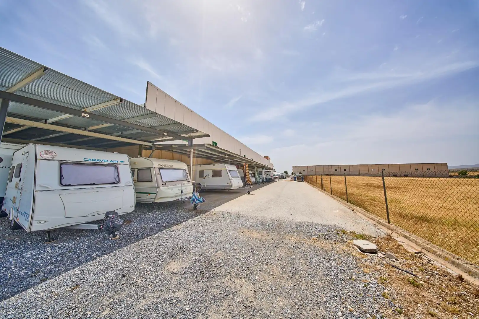 Parkplatz von Fabrikhallen zum Verkauf in Padul