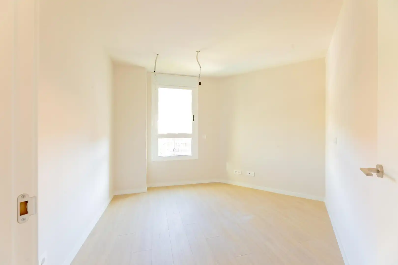 Schlafzimmer von Wohnung zur Miete in Valencia mit Klimaanlage, Heizung und Privatgarten