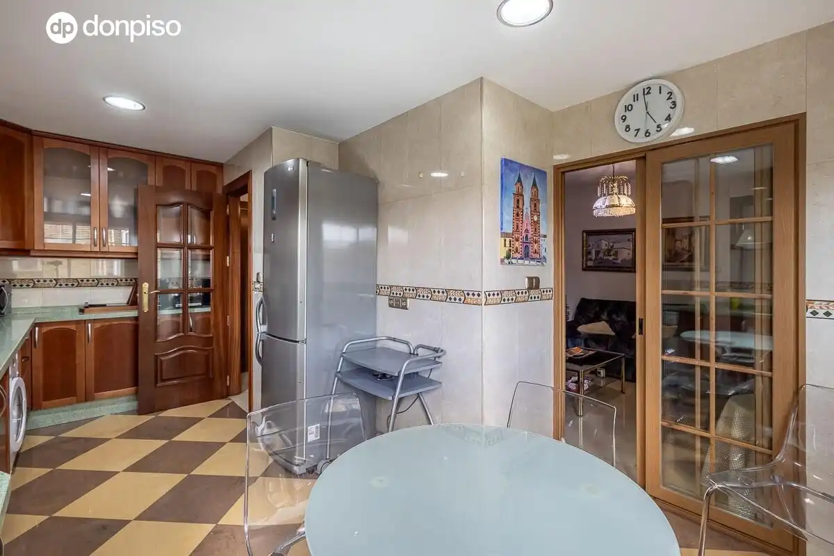 Kitchen of Flat for sale in Granada