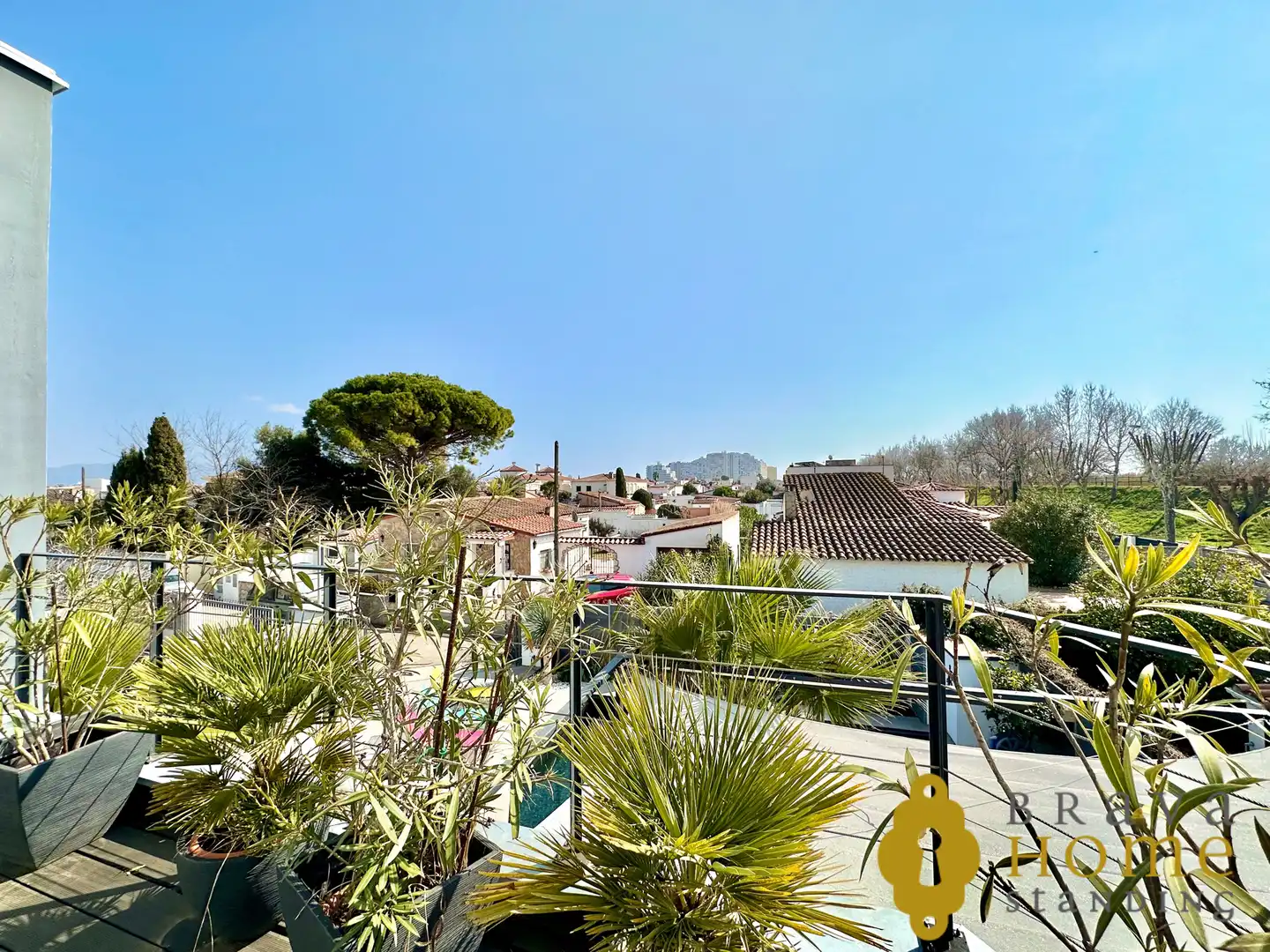 Außenansicht von Haus oder Chalet zum Verkauf in Empuriabrava mit Klimaanlage, Heizung und Privatgarten