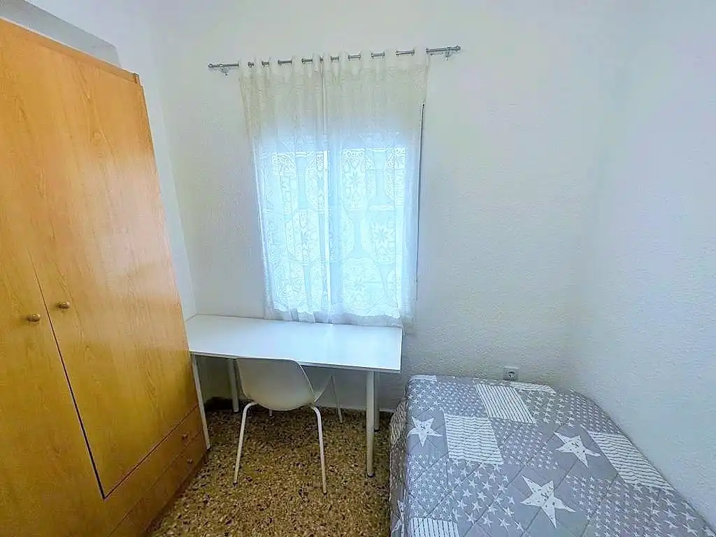Bedroom of Flat for rent in Valencia  with Air Conditioner, Heating and Furnished