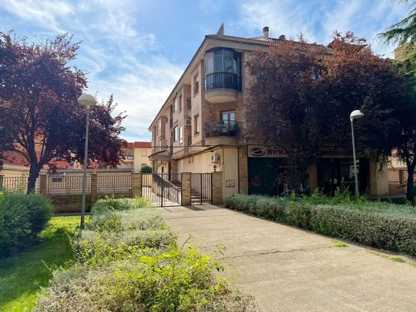 Außenansicht von Maisonette zum Verkauf in Ciudad Real Capital mit Klimaanlage, Terrasse und Balkon