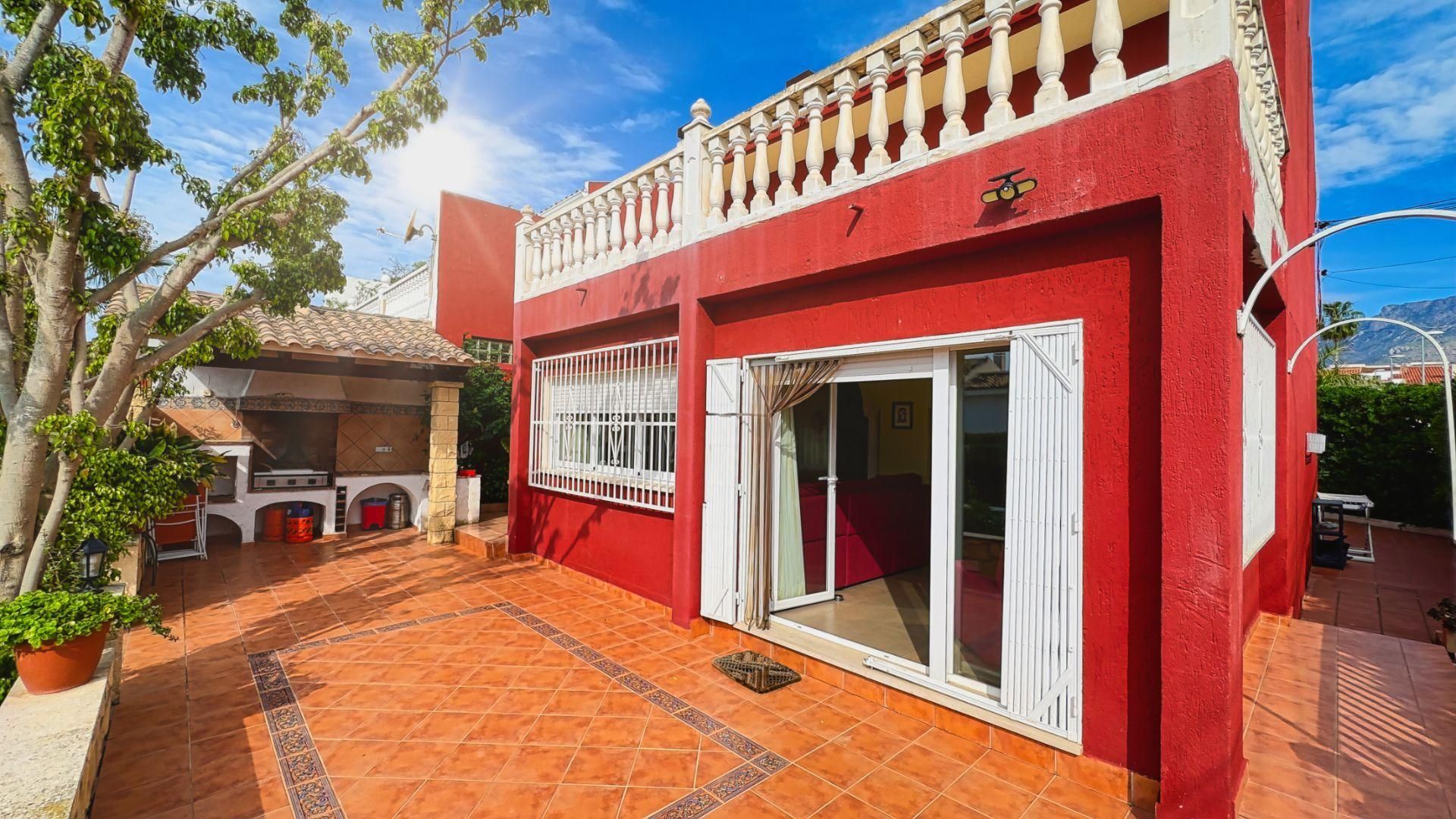 Vista exterior de Casa o xalet en venda en La Nucia amb Aire condicionat, Calefacció i Jardí privat