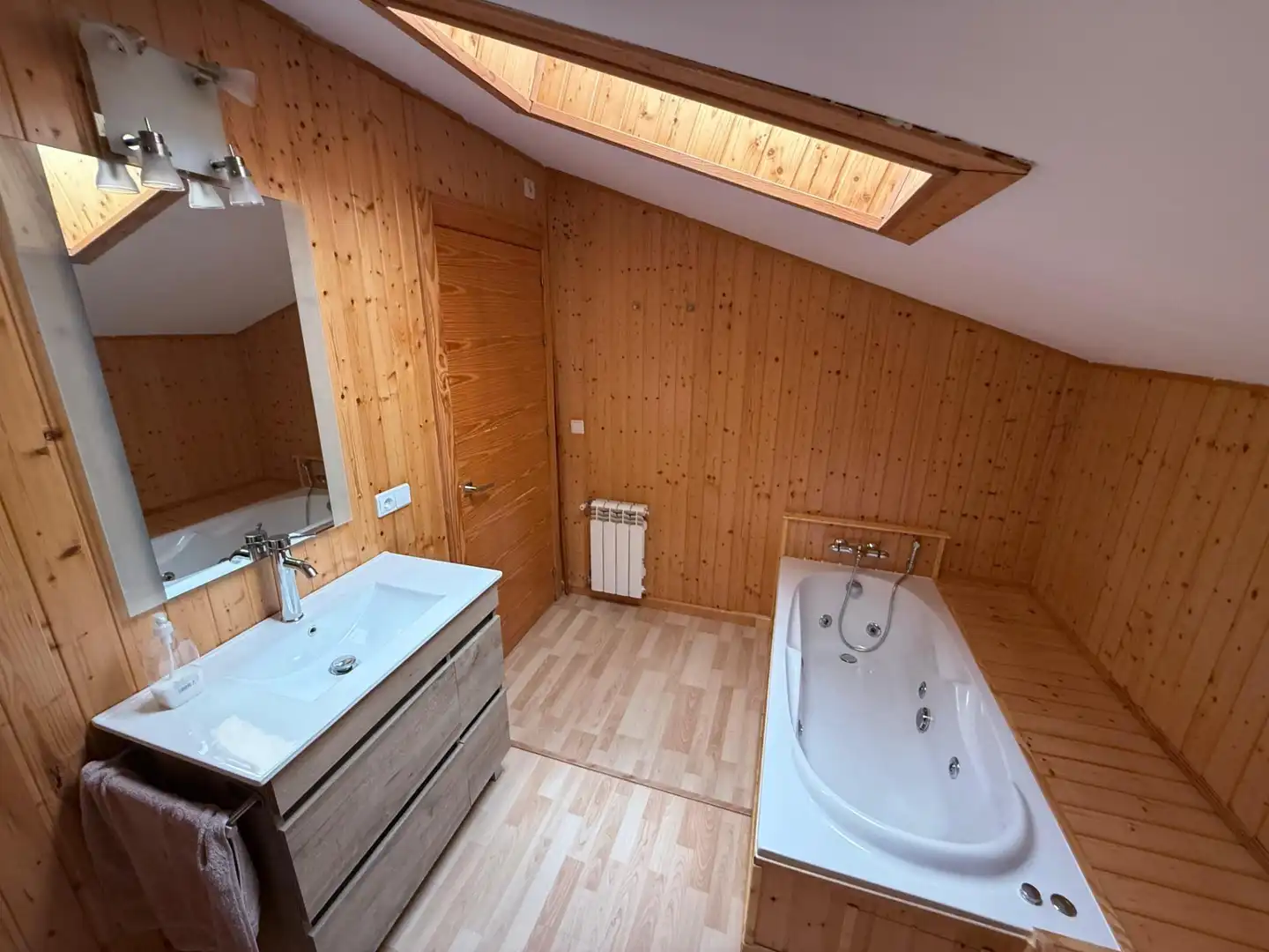 Baño de Casa o chalet en venta en Sanchonuño con Calefacción, Jardín privado y Trastero