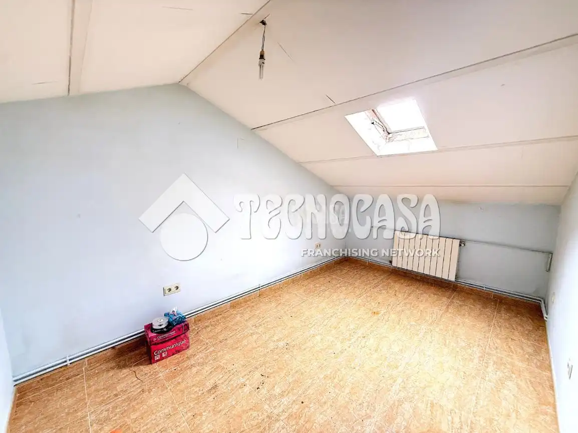 Casa adosada en venta en Huete con Calefacción, Amueblado y Piscina comunitaria