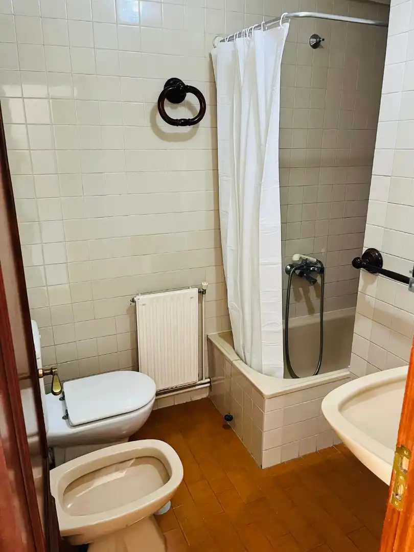 Bathroom of Flat for rent in A Coruña Capital   with Heating, Parquet flooring and Furnished