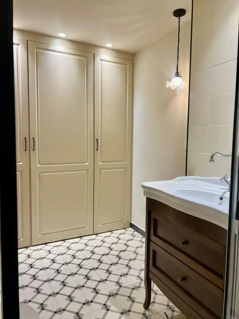 Baño de Dúplex de alquiler en Granada con Aire acondicionado y Alarma