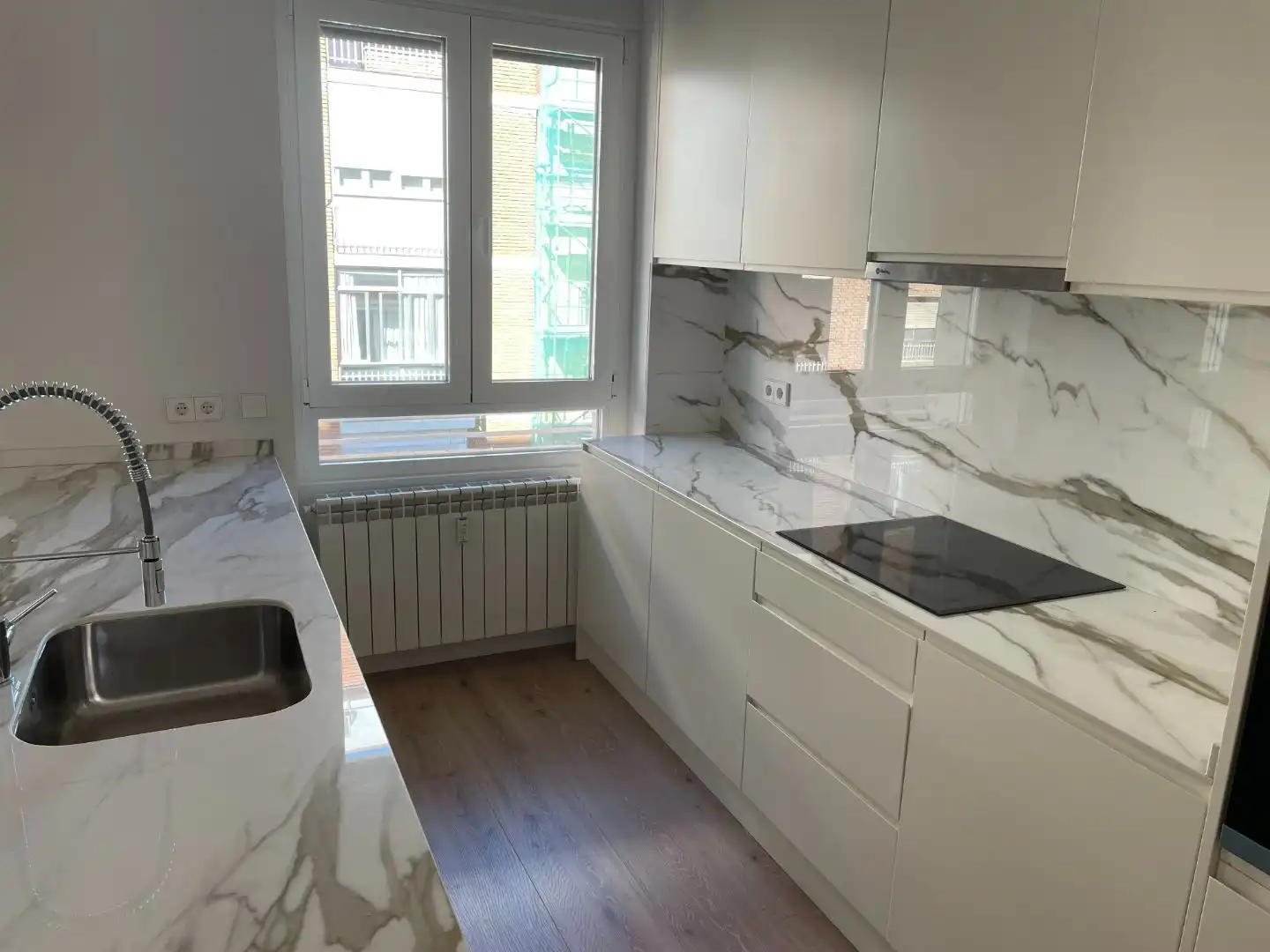 Küche von Wohnung zur Miete in  Madrid Capital mit Klimaanlage, Terrasse und Balkon