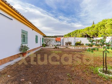 Villa mit Garten zum Verkauf in Carretera del Pago del Humo