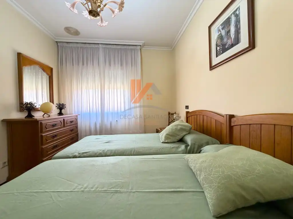 Dormitori de Casa o xalet en venda en Santiago de Compostela  amb Jardí privat i Terrassa