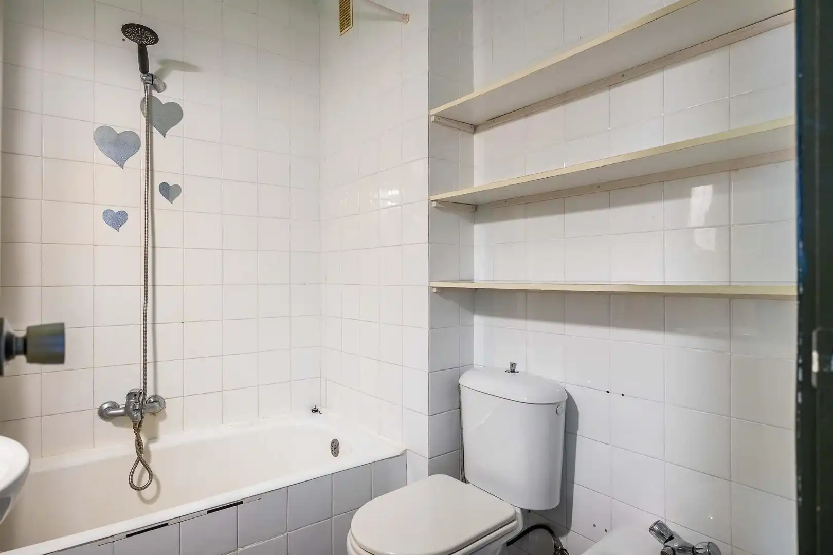 Bathroom of Flat for sale in Dos Hermanas  with Air Conditioner, Terrace and Furnished