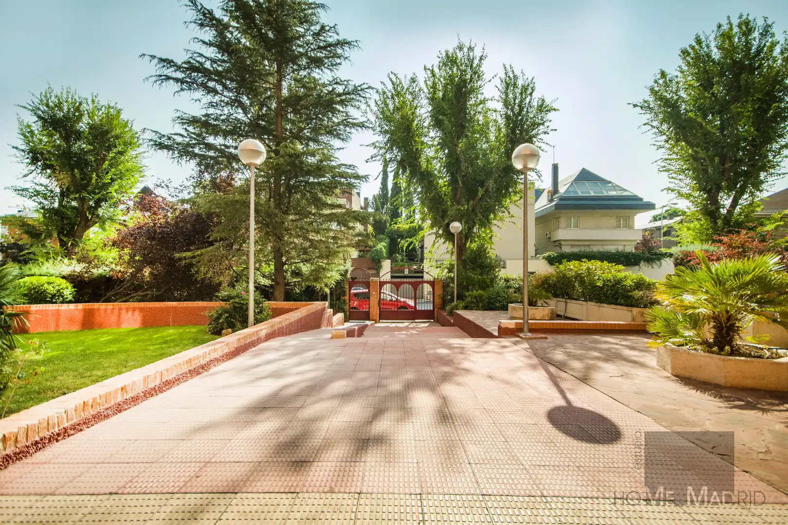 Vista exterior de Estudi en venda en Madrid amb Calefacció i Piscina comunitària