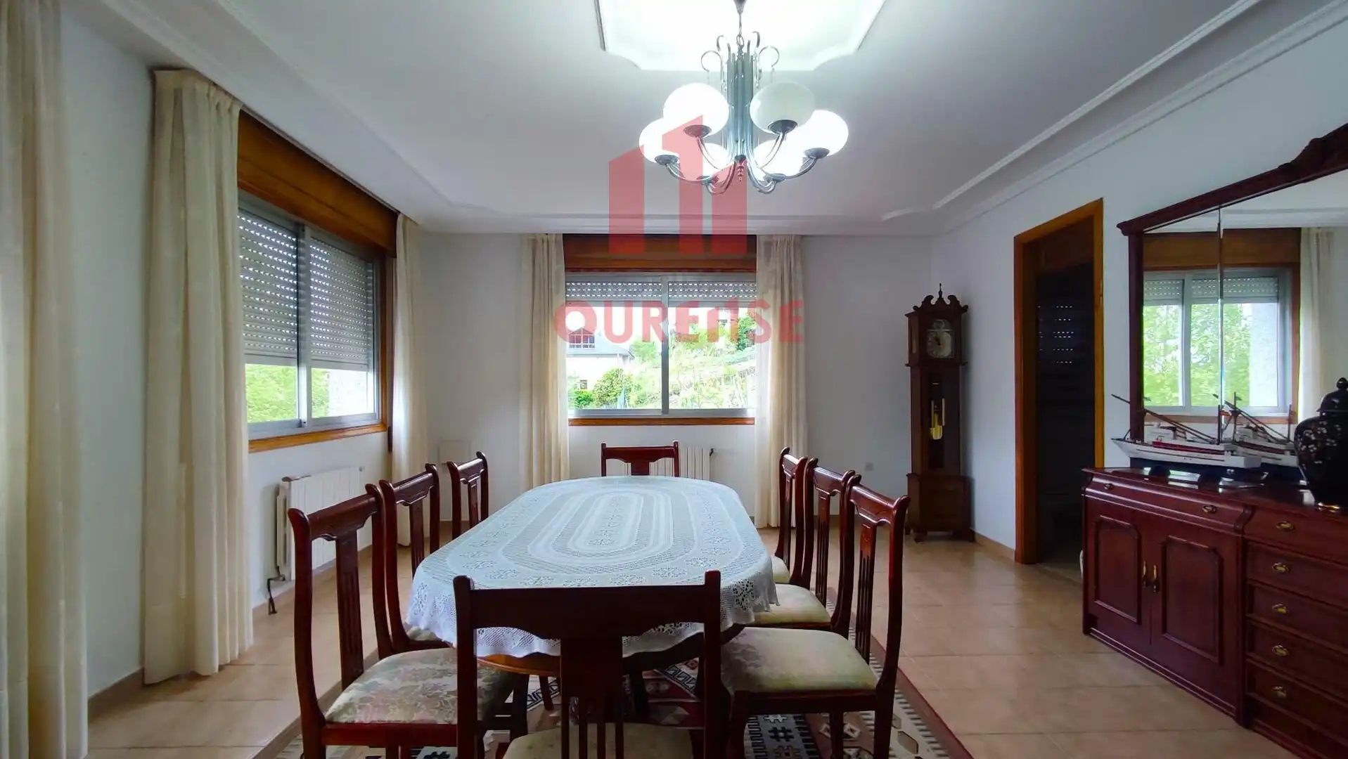 Menjador de Casa o xalet en venda en Ourense Capital  amb Calefacció i Jardí privat