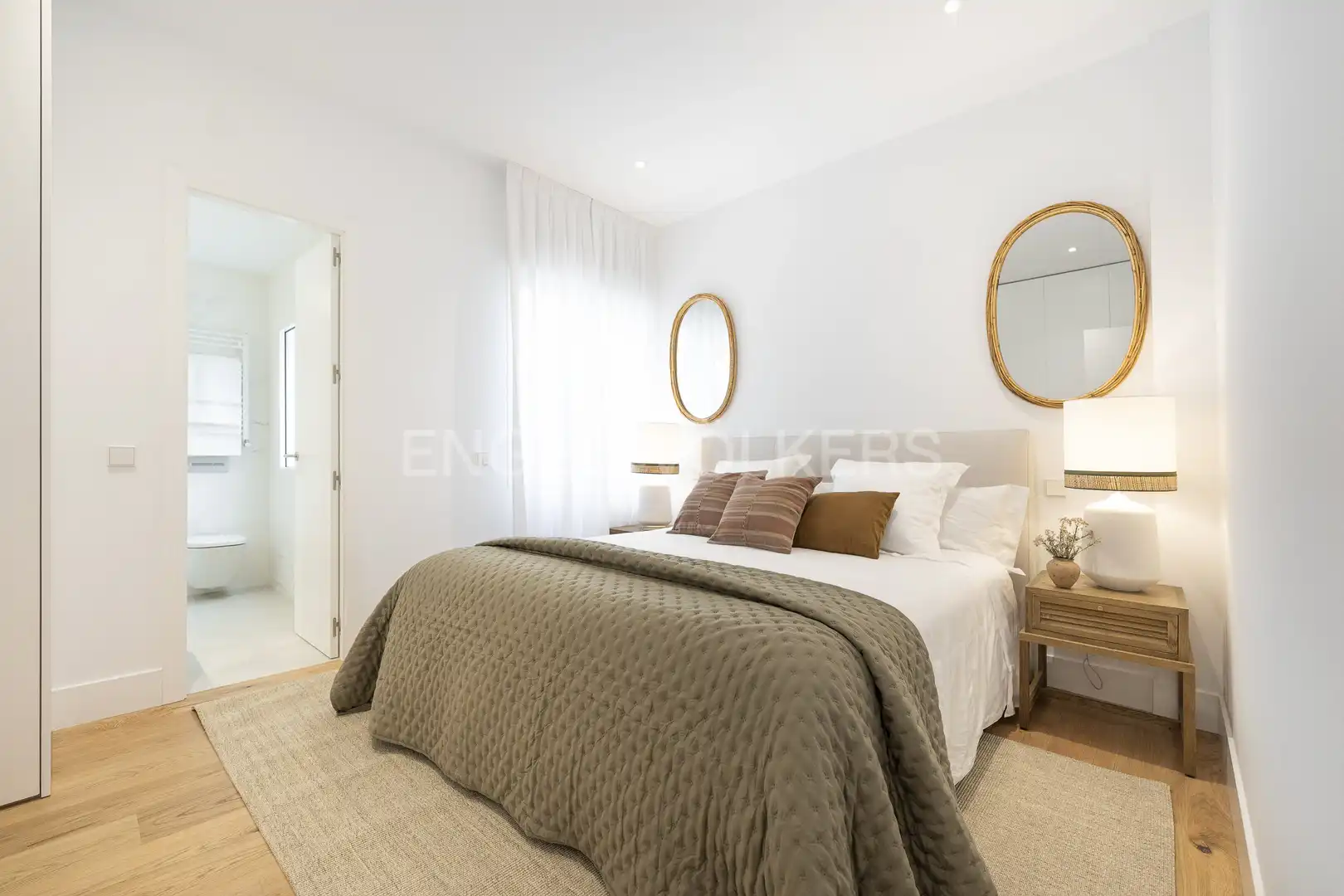 Schlafzimmer von Wohnung zur Miete in Madrid mit Klimaanlage, Heizung und Möbliert