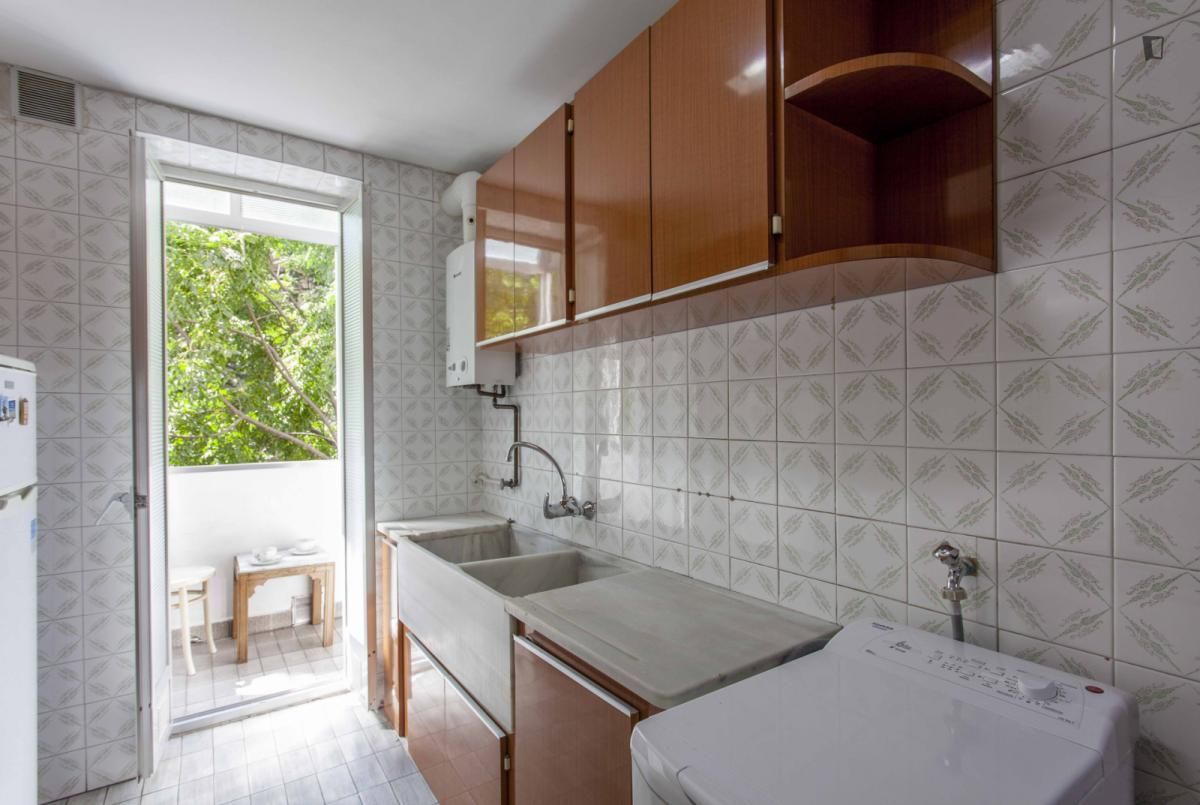 Cuina de Apartament de lloguer en  Valencia Capital amb Aire condicionat, Moblat i Internet