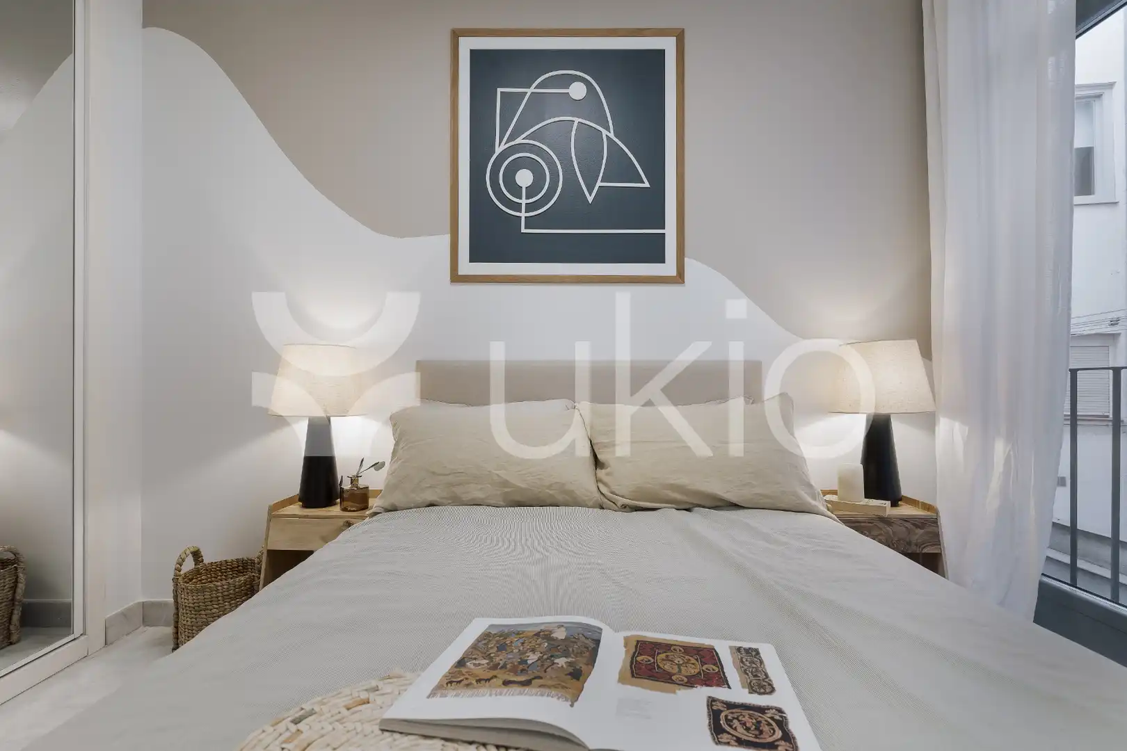 Dormitori de Apartament de lloguer en Madrid amb Aire condicionat, Calefacció i Moblat