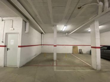 Aparcamiento en venta en Nou, 13