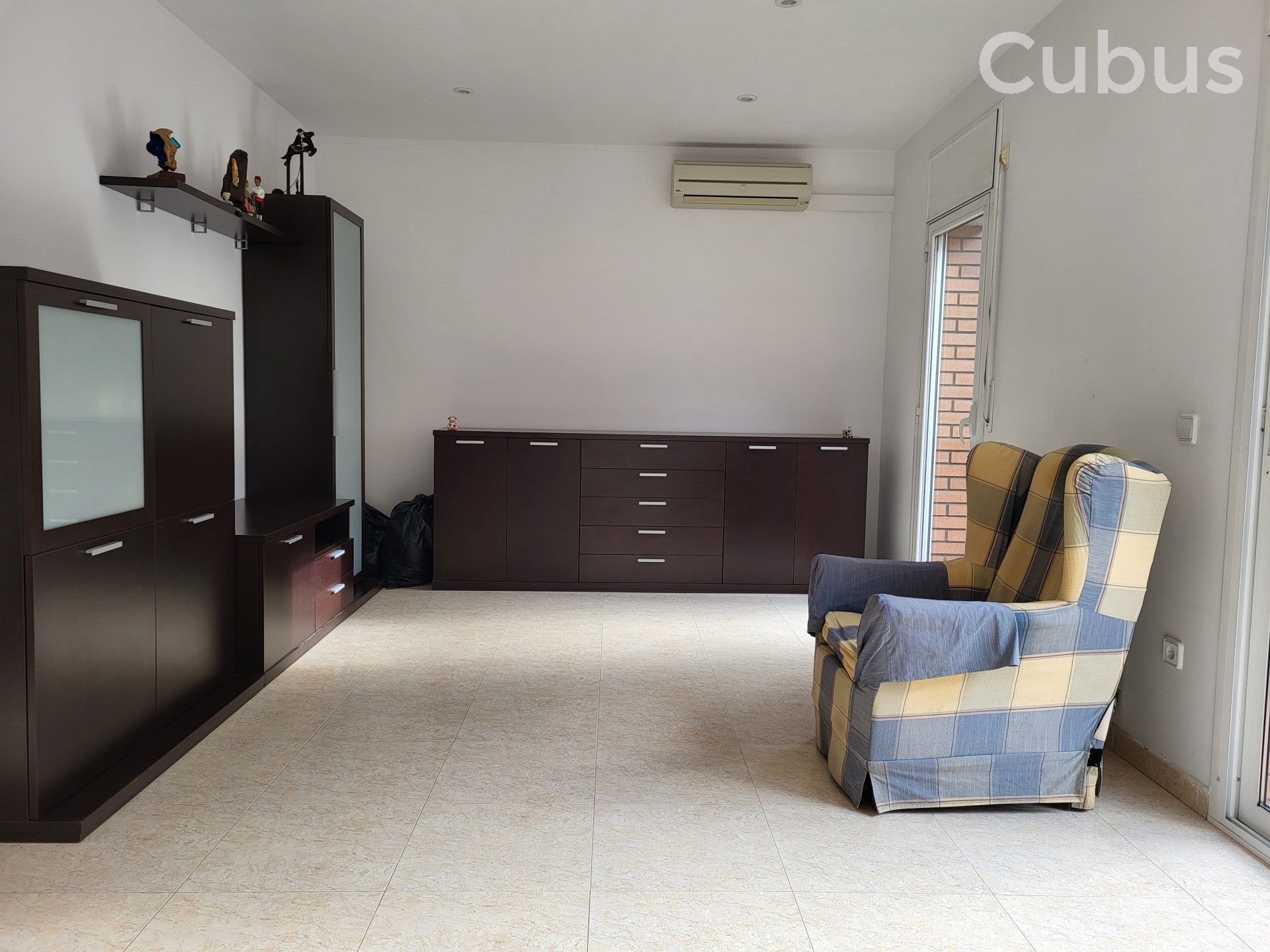 Living room of Single-family semi-detached for sale in Olot  with Air Conditioner, Heating and Balcony