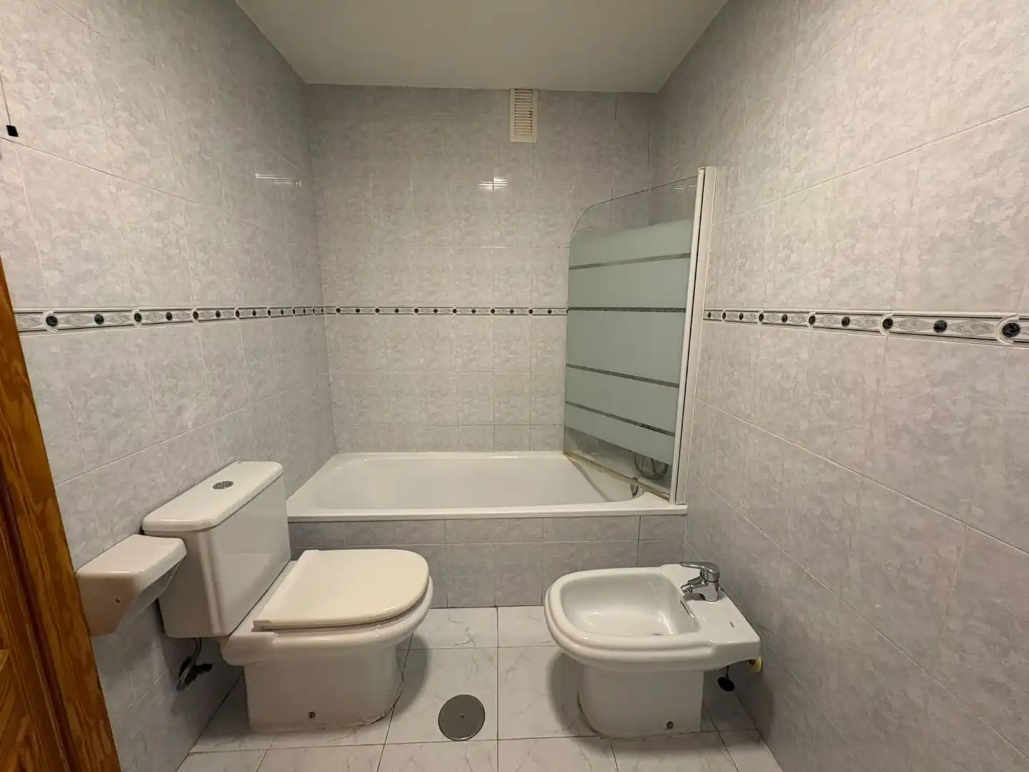 Bathroom of Flat for sale in L'Alfàs del Pi  with Air Conditioner, Terrace and Swimming Pool