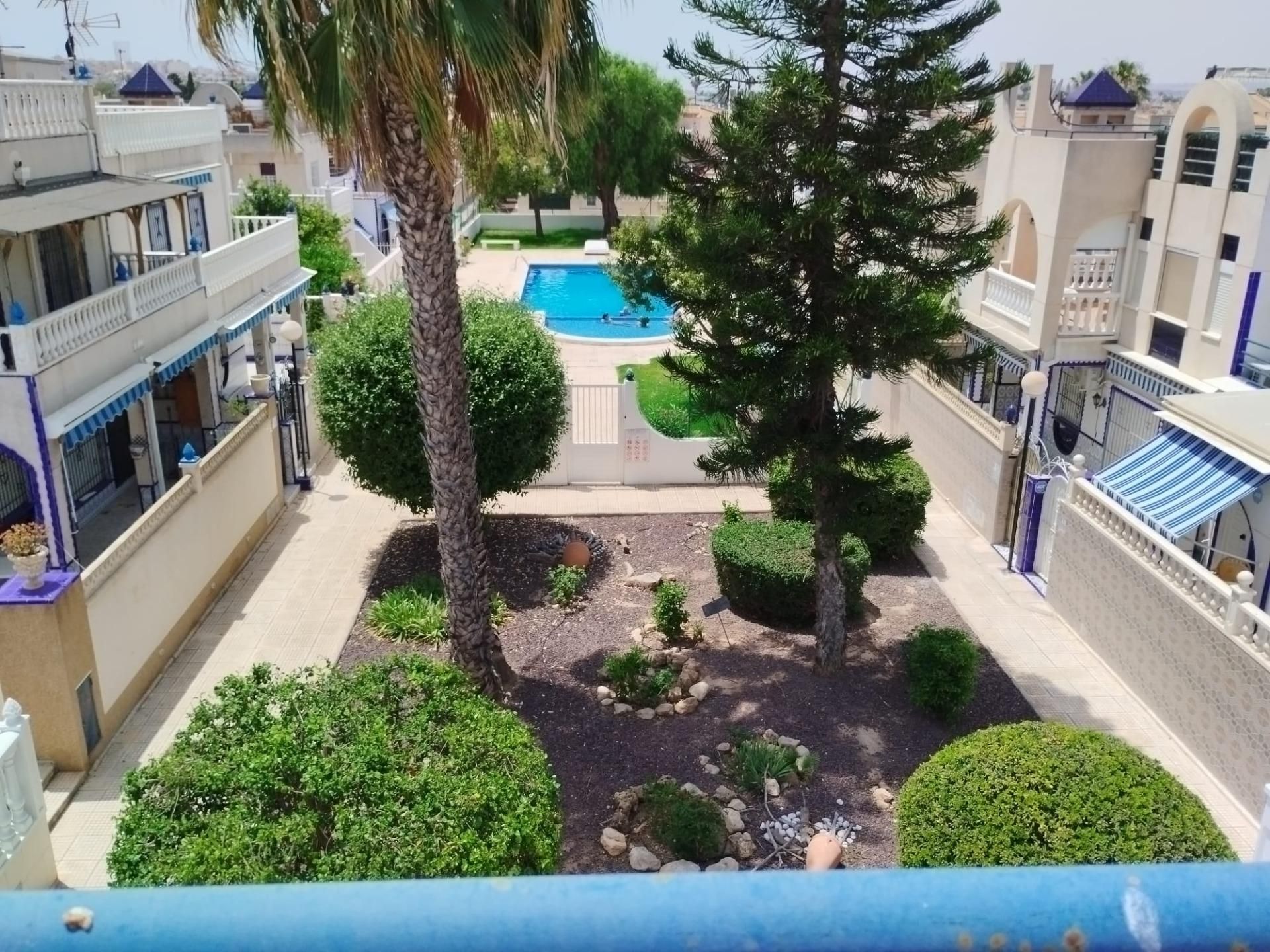 Piscina de Casa o xalet en venda en Torrevieja amb Jardí privat, Traster i Piscina comunitària