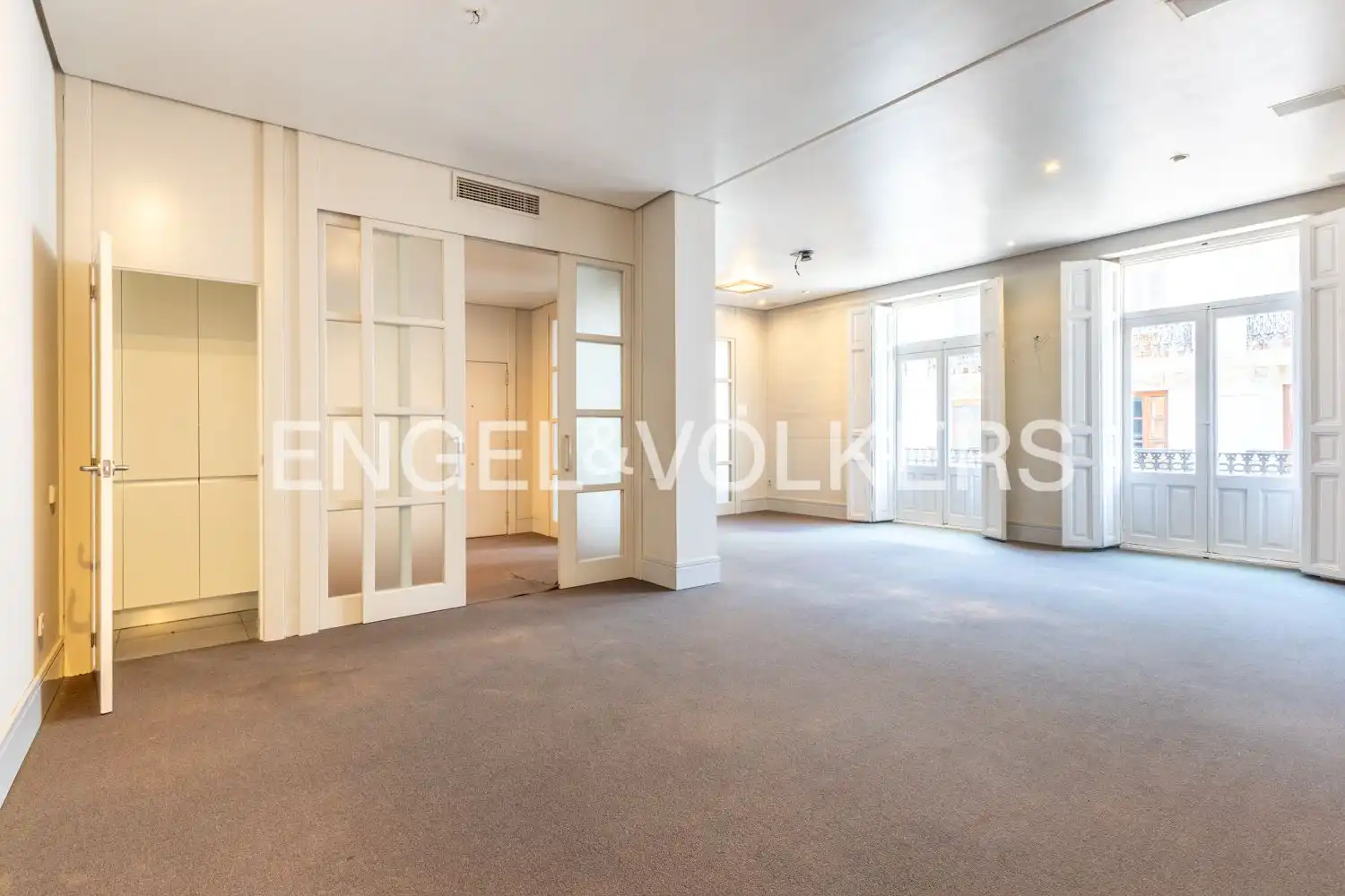 Flat for rent in  Valencia Capital  with Air Conditioner, Heating and Balcony