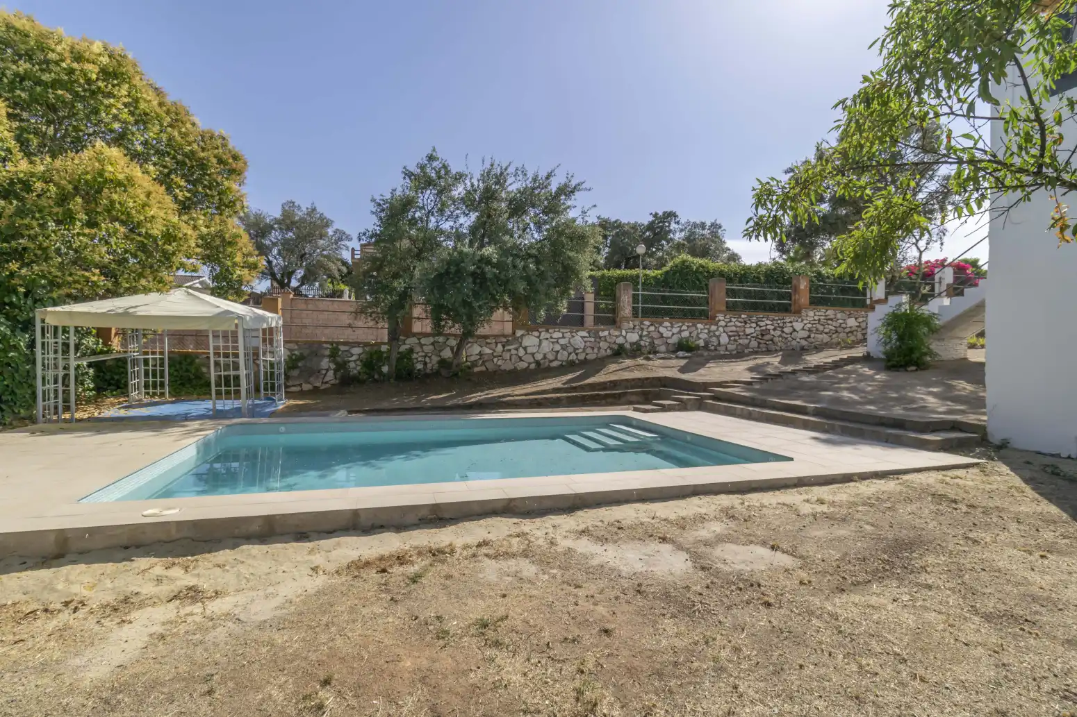 Piscina de Casa o chalet en venta en Guillena con Jardín privado, Terraza y Piscina