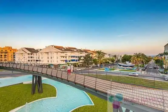Vista exterior de Ático en venta en Marbella con Terraza y Piscina comunitaria