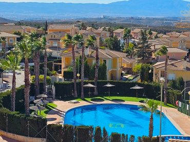 Adosado con piscina en alquiler en Avenida del Golf