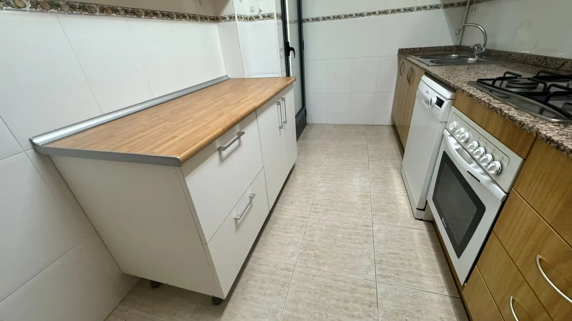 Küche von Wohnung zum Verkauf in Cambrils mit Klimaanlage, Privatgarten und Gemeinschaftspool